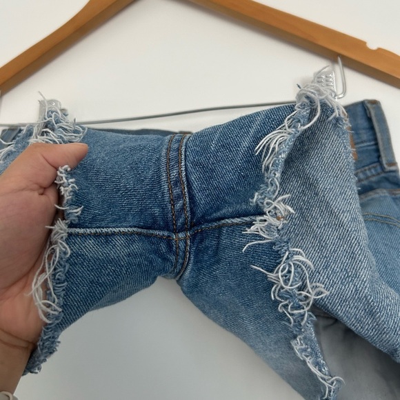 Levi’s 501 Lightwash Distressed Shorts size 27 100% cotton - Picture 8 of 10